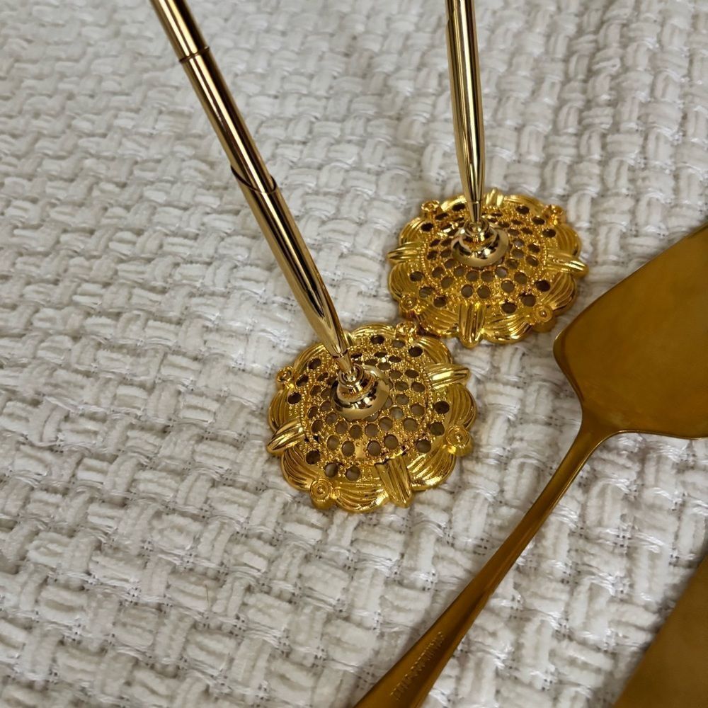 Gold Wedding Items✨ - Picture 2 of 3